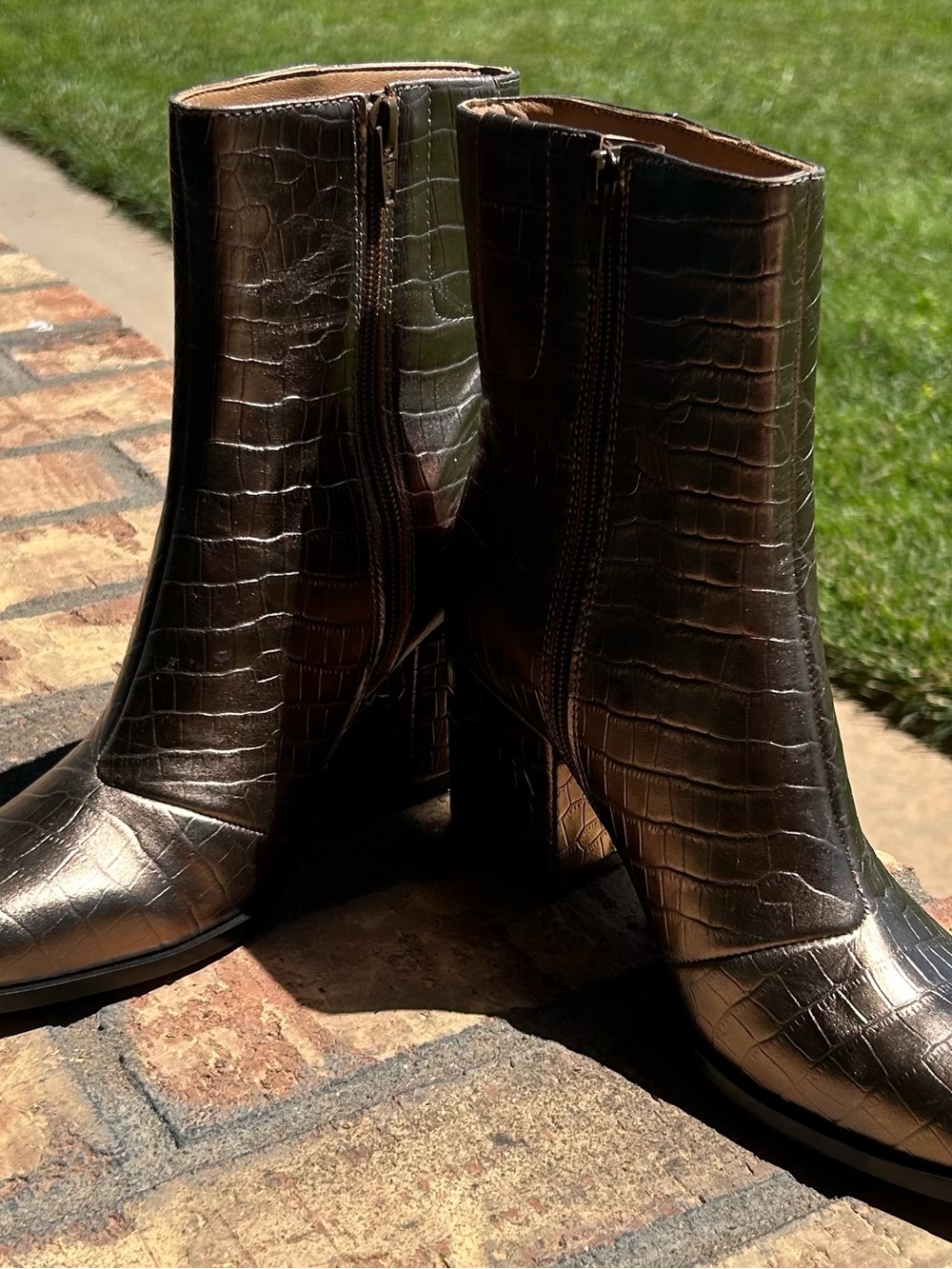 Vionic Metallic Croc-Embossed Ankle Boots - Gold Like NEW Size 6.5 - Picture 3 of 12